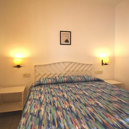 Holiday home Bellamar A - 10 Personas En Primera Linea De Mar En Llanca. - Es-228-11 Llanca
